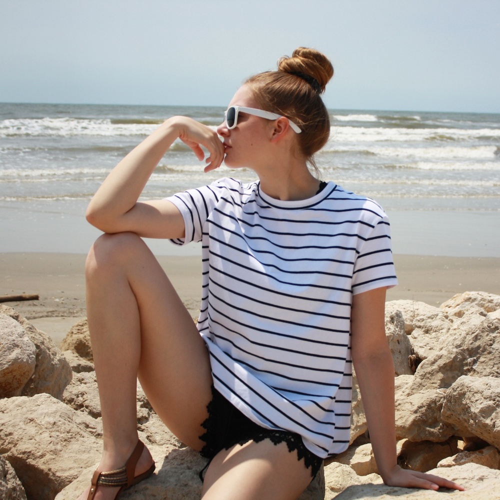 Open Tie Back Striped Tee - Picture 3 of 8